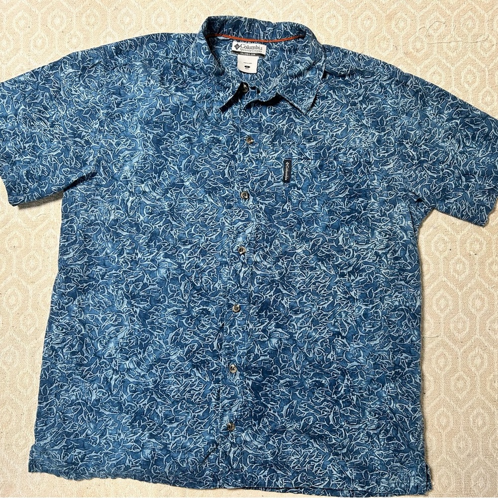 Columbia Men's Casual Blue and White Shirt